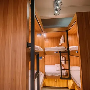 Bluewaters Pods 38 Hongkong St Hostel Singapur